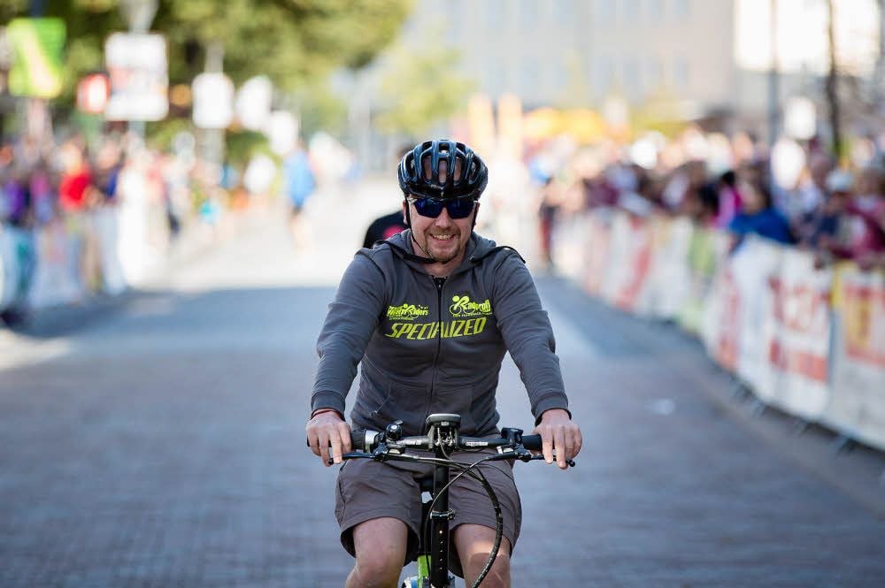 Immer vorne weg: Marco Teller steuerte das Führungsfahrzeug, ein E-Rad.