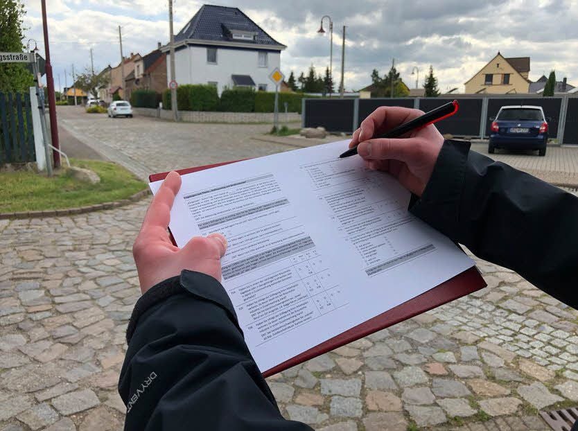 Mit einem Fragebogen wollten Studenten der Uni Halle in Gräfenhainichen herausfinden, wie das Kohle-Aus das Leben der Menschen veränderte.