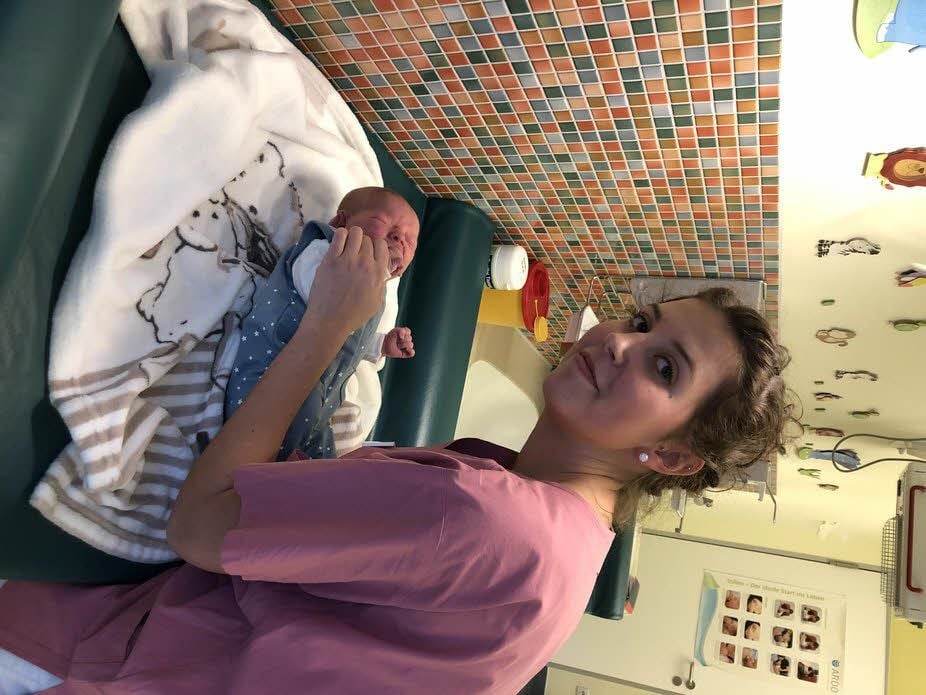 Meike Hirschfeld erlernt den Beruf der Hebamme. Sie ist die erste solche Schülerin in Merseburg seit Jahren.