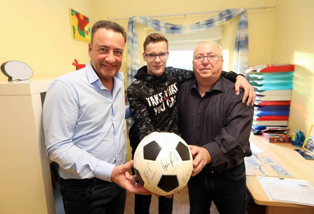 Gemeinsam am Ball: Johannes Rieder, Max Heinrich und Günter Thyrolf (v.l.).
