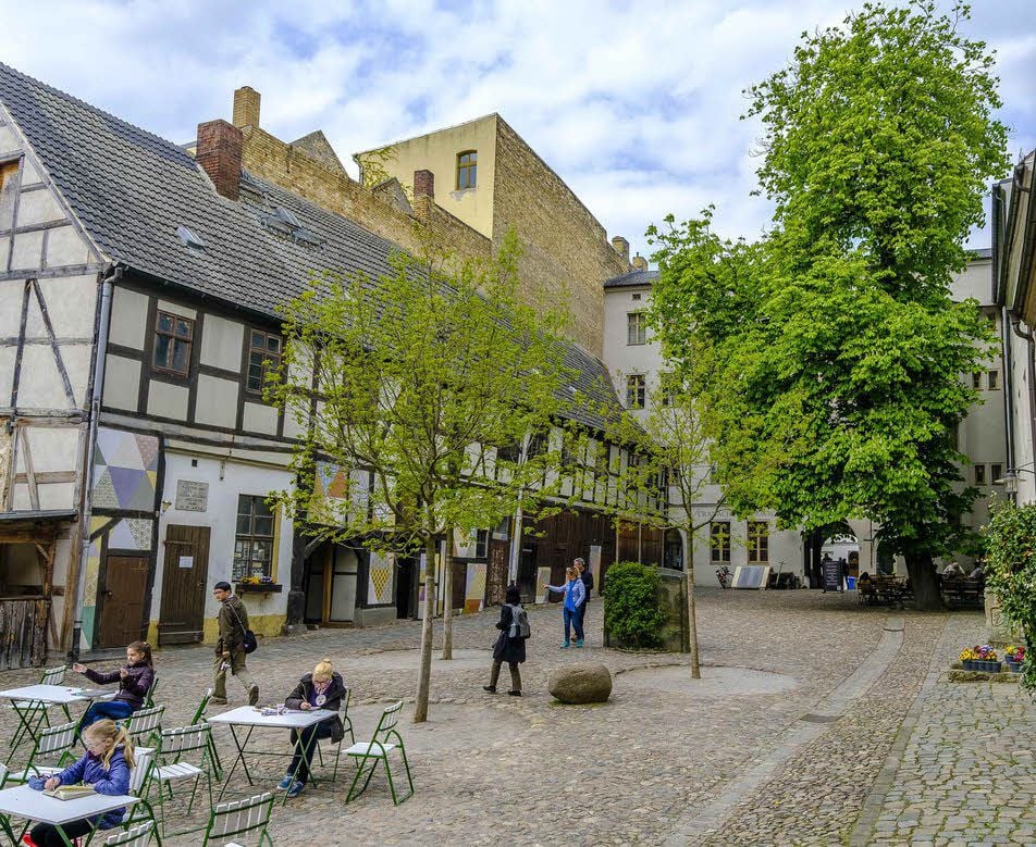 Der malerische Cranach-Hof in der Schlossstraße mit seiner Malschule regt nicht nur zum Fotografieren, sondern auch zum Malen an.