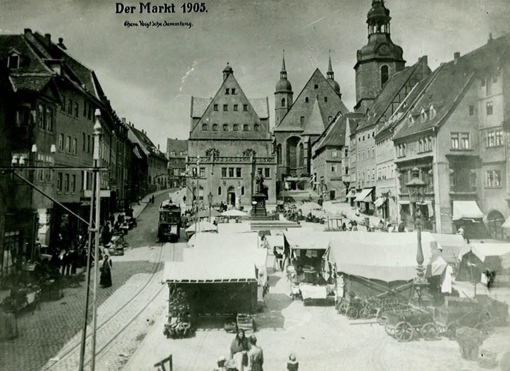 Der Eisleber Markt im Jahr 1905, als die Elektrische Kleinbahn zum täglichen Straßenbild gehörte.