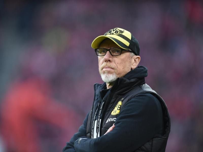 BVB-Trainer Peter Stöger steht in der Kritik. Foto: Andreas Gebert