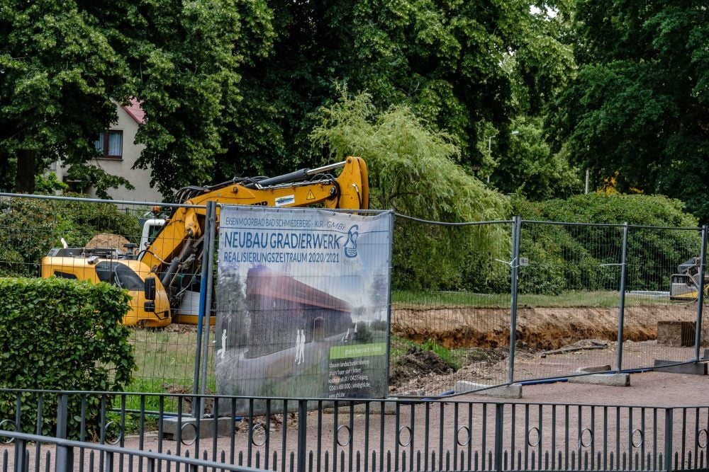 Den Gästen wird auf einem Banner gezeigt, was hier entsteht.