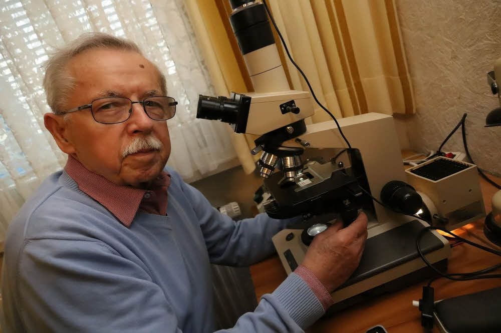 Eberhard Raap hat als Verfahrenstechniker in der Sangerhäuser Maschinenfabrik manches Problem gelöst. Sein großes Hobby ist das Mikroskopieren.