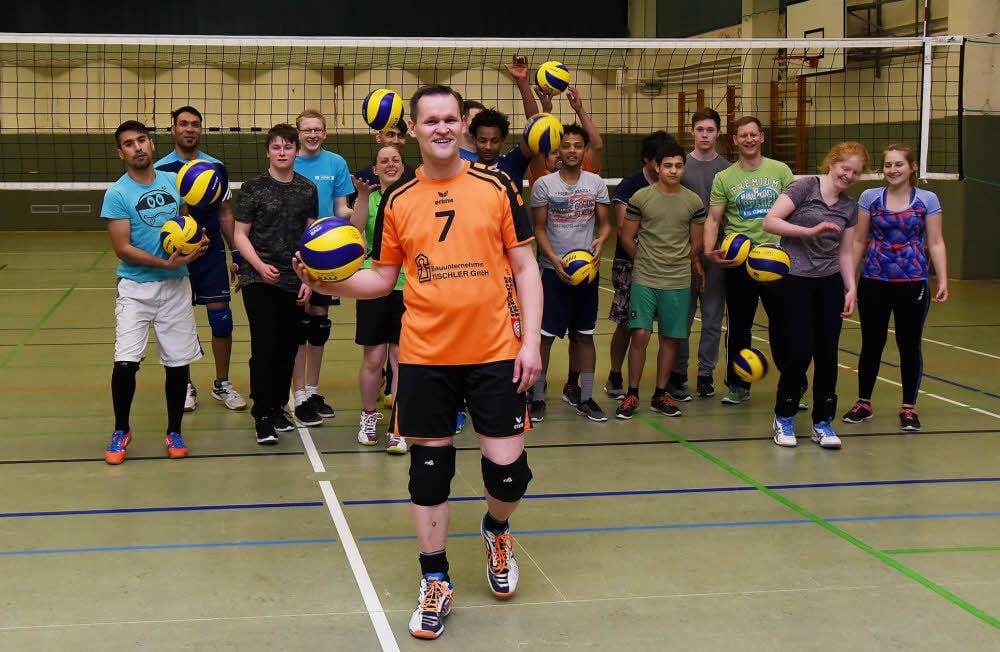 Der Zeitzer Gottfried Flamminger leitet eine Freizeittruppe im Volleyball.