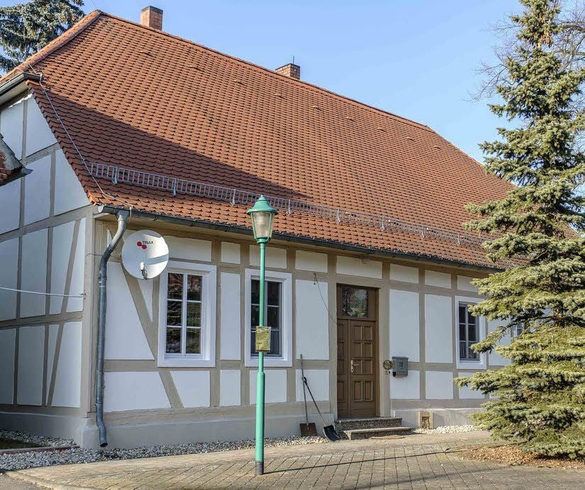 Historische Gebäude wie die alte Schule werden beim Rundgang am 17. März vorgestellt.
