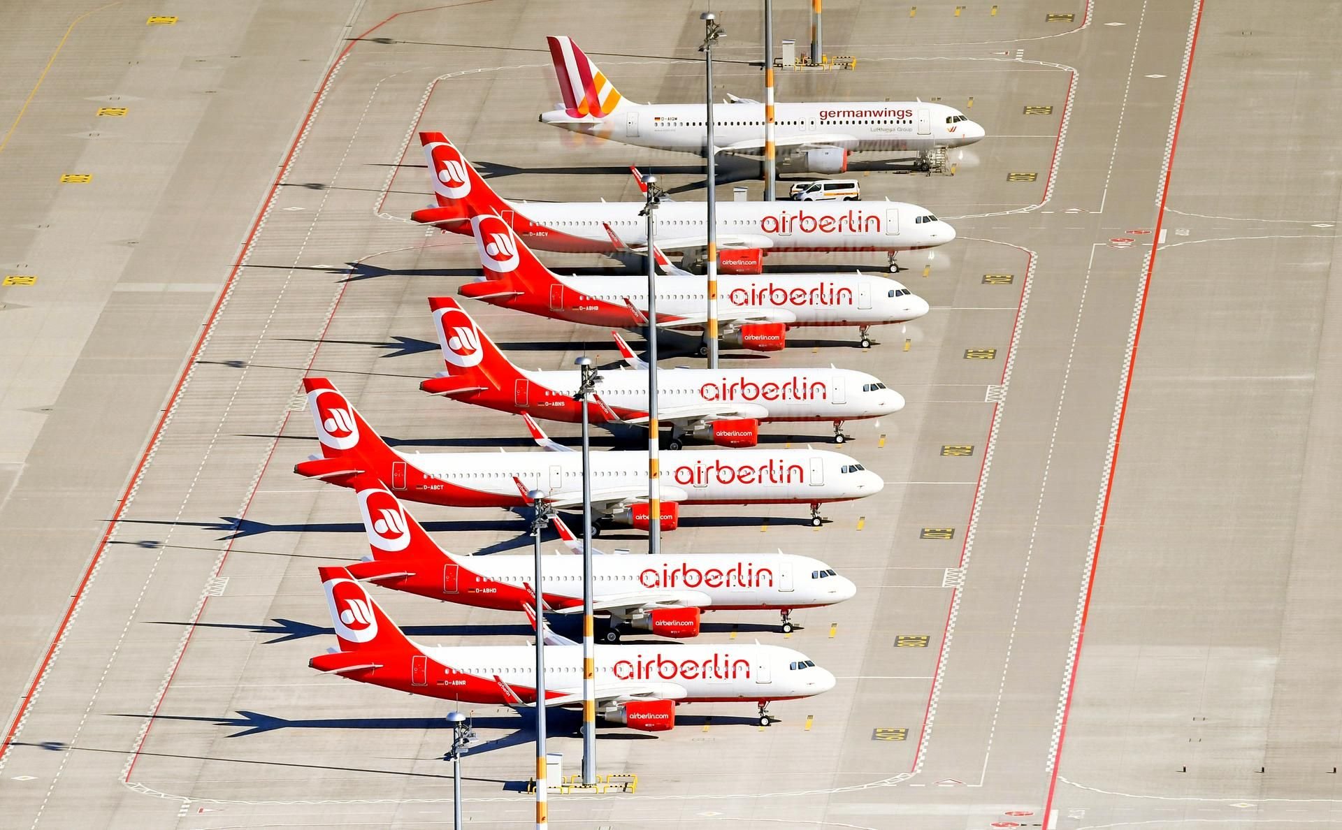 Aufgereiht: Maschinen der insolventen Fluglinie Air Berlin im Mai 2017 am Airport Berlin-Schönefeld.