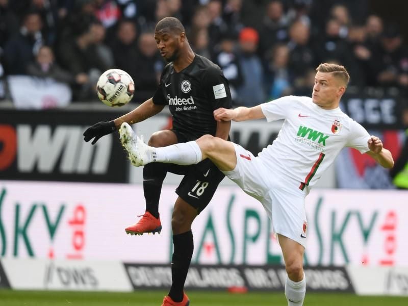 Der FC Augsburg muss auf Alfred Finnbogason verzichten. Foto: Arne Dedert