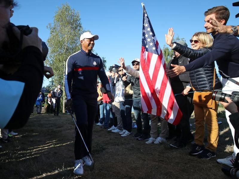Megastar: Tiger Woods wird von Fans begrüßt. Foto: Adam Davy/PA Wire