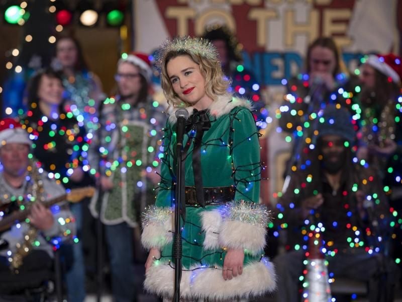 Kate (Emilia Clarke) schlägt sich als Weihnachtself durch. Foto: Jonathan Prime/Universal Pictures (UIP)/dpa