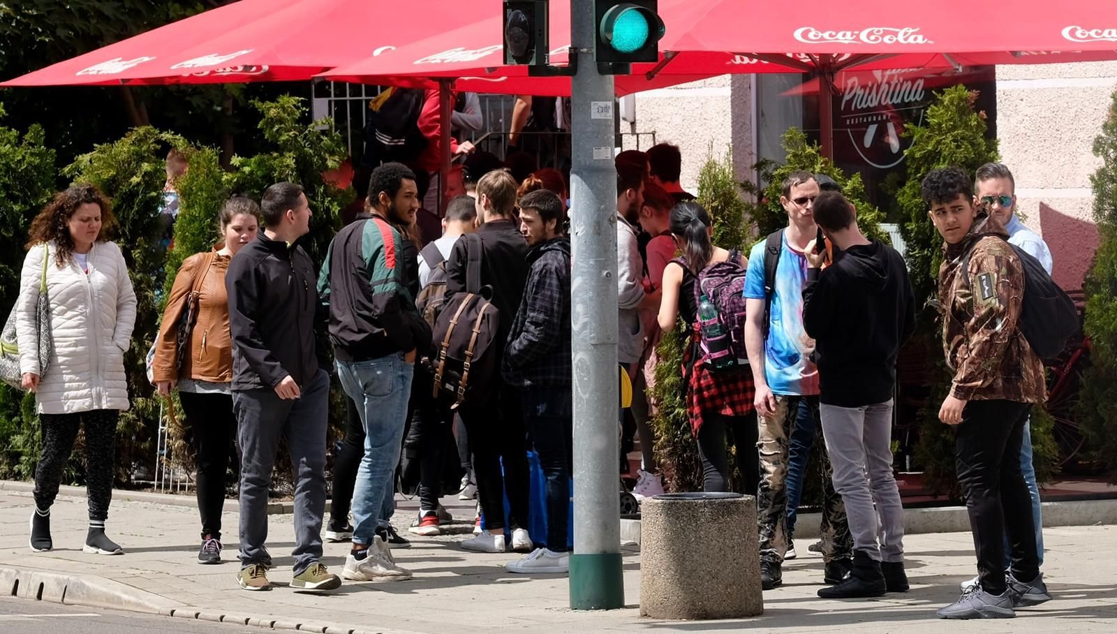 Anstehen für einen 1-Cent-Döner in der Torstrasse.