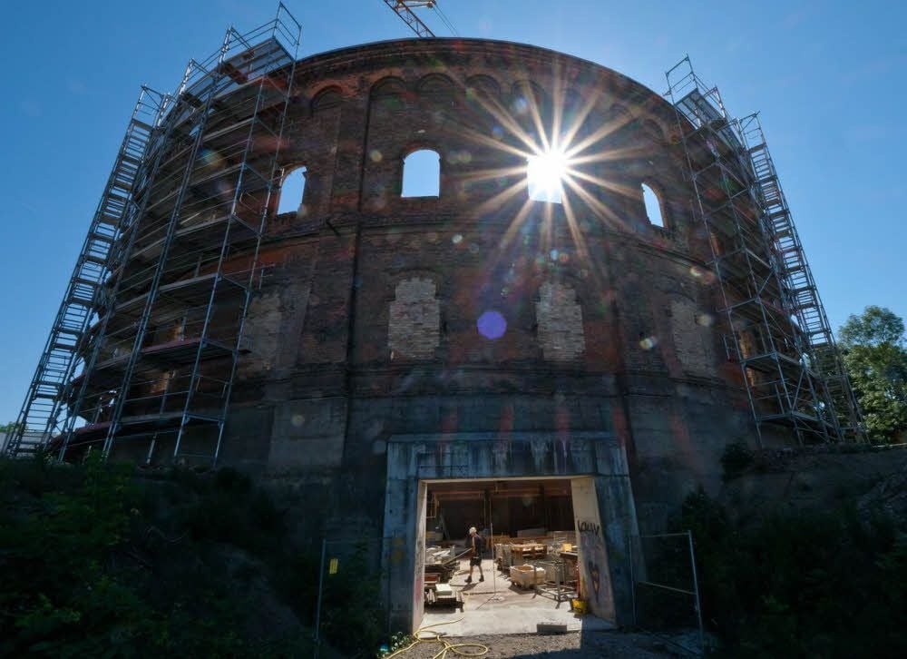 Noch geht es durch diesen Eingang in den Gasometer. Die Pforte wird verschlossen. Das Planetarium erhält einen neuen Zugang.