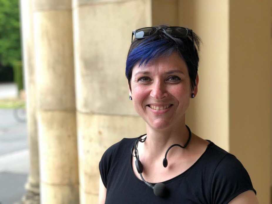 Anja Kretschmer lädt zur Friedhofsführung ein.