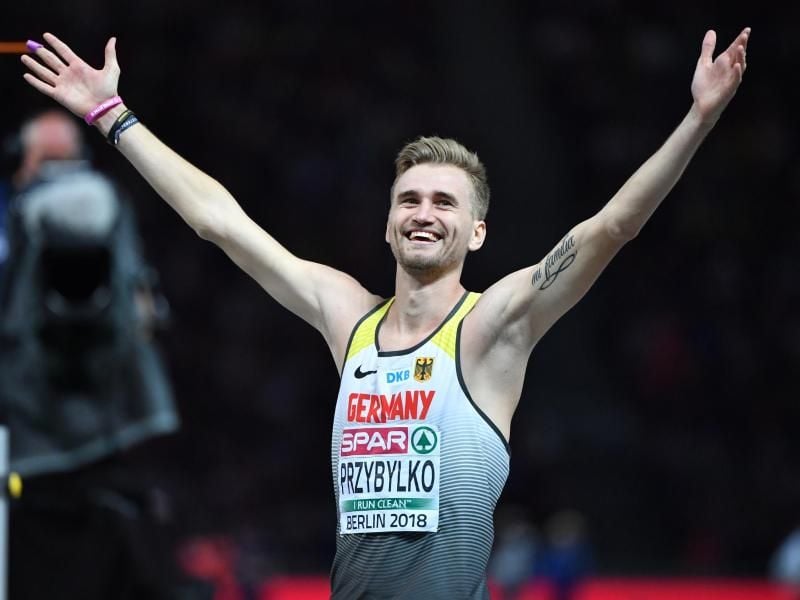 Mateusz Przybylko jubelt über Gold im Hochsprung. Foto: Bernd Thissen