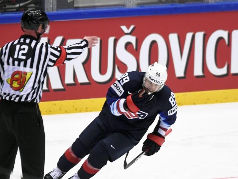 Der US-Amerikaner Cam Atkinson (r) jubelt über ein Tor. Foto: Martti Kainulainen/Lehtikuva