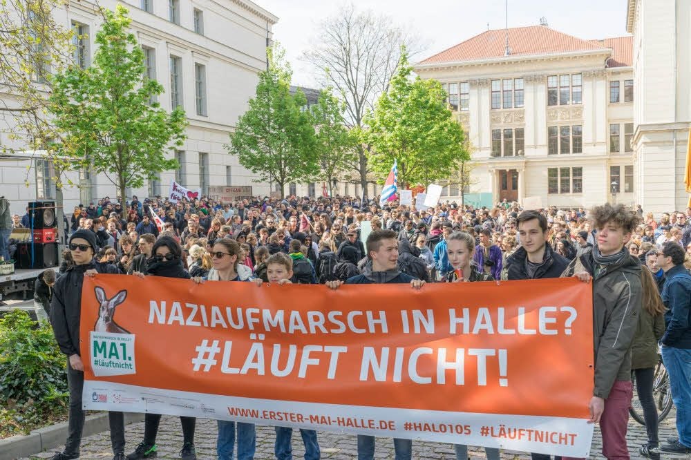 Die einzigen, die am Montag durch Halle liefen, waren die Gegendemonstranten. Die Rechten mussten ihre Demo am Bahnhof abhalten.