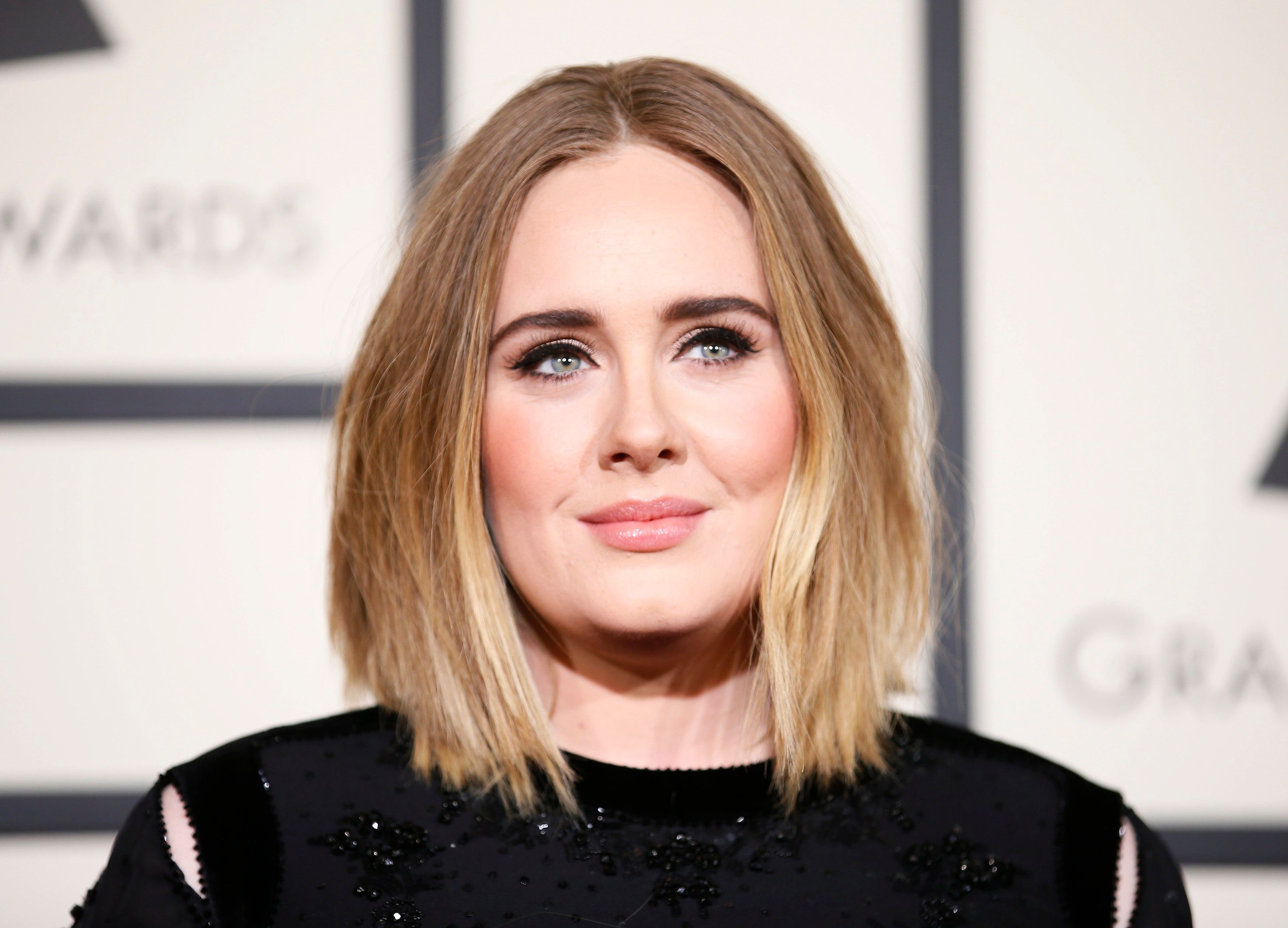 Erstaunlich offen präsentierte sich die britische Sängerin Adele in einem Interview mit dem Magazin „Vanity Fair“.