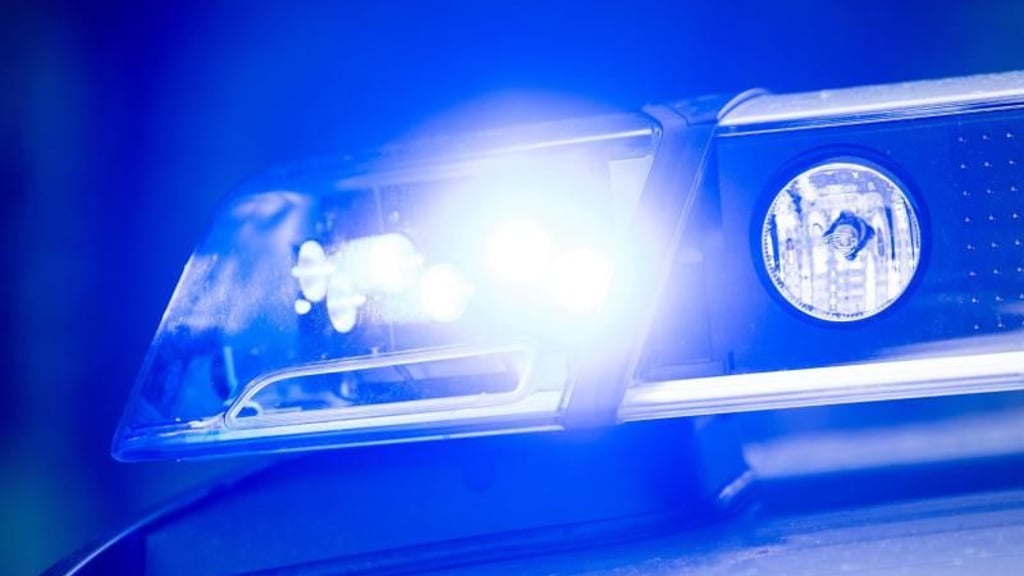 In Stendal musste die Polizei einen aggressiven Mann beruhigen.