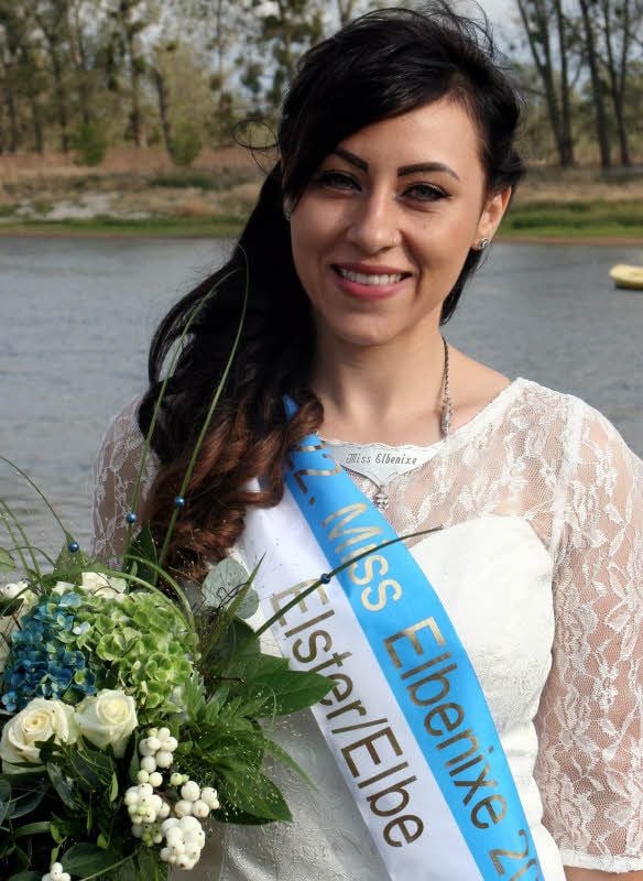 Sie ist jung, tanzt in der ECV-Prinzengarde und macht eine ausgesprochen gute Figur: Alexandra Sarah Ott wurde am Samstag beim zwölften Schifferfest in Elster zur 22. Miss Elbenixe gekürt.