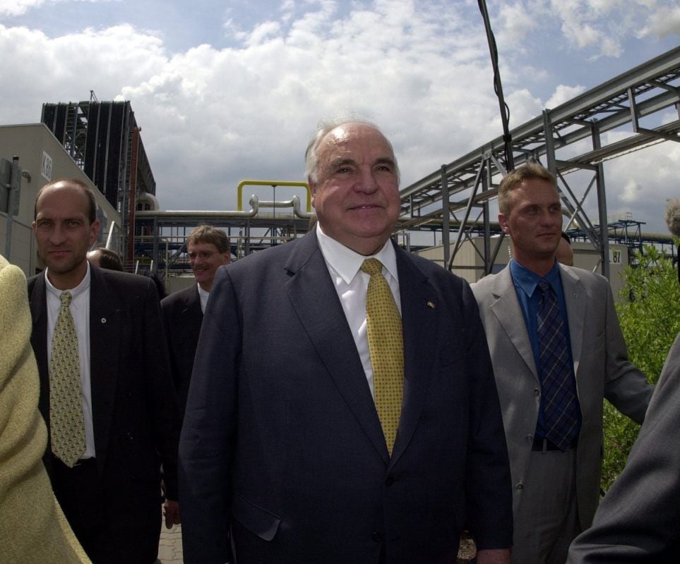 Kohl-Besuch in Leuna, bereits als Alt-Bundeskanzler 2001.