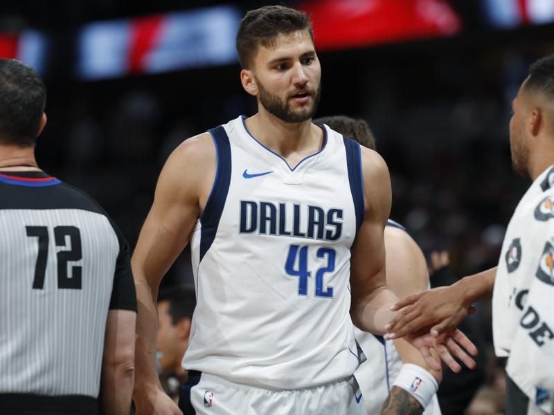 Trotz Corona-Pause erhalten die NBA-Profis wie Dallas-Akteur Maxi Kleber noch das volle Gehalt. Foto: David Zalubowski/AP/dpa