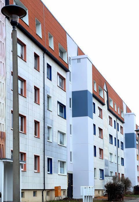 An der Karl-Marx-Straße werden fünf weitere Fahrstühle angebaut.