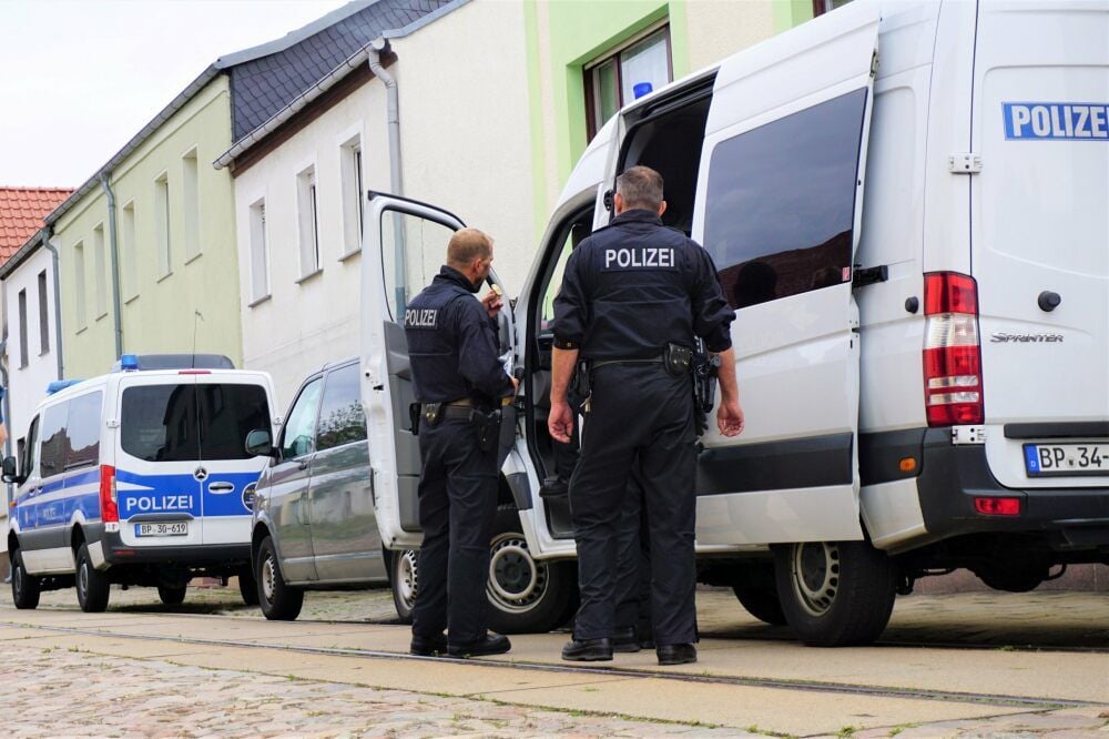 Durchsuchungen im Landkreis Wittenberg Polizei geht gegen Schleuser vor