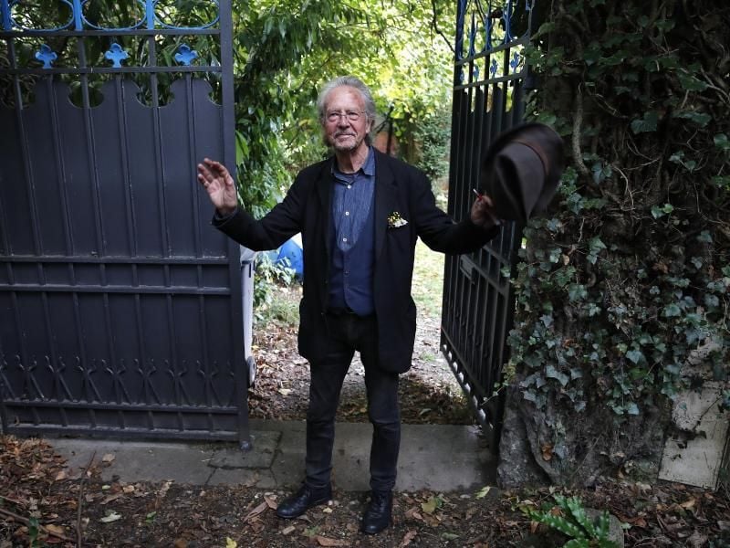 Peter Handke hat eine Debatte um die Nobelpreisvergabe ausgelöst. Foto: Francois Mori/AP/dpa