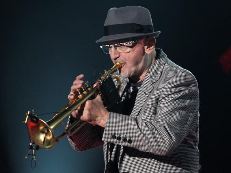 Der polnische Jazztrompeter Tomasz Stańko 2012 bei einem Konzert in Danzig. Foto: Piotr Wittman