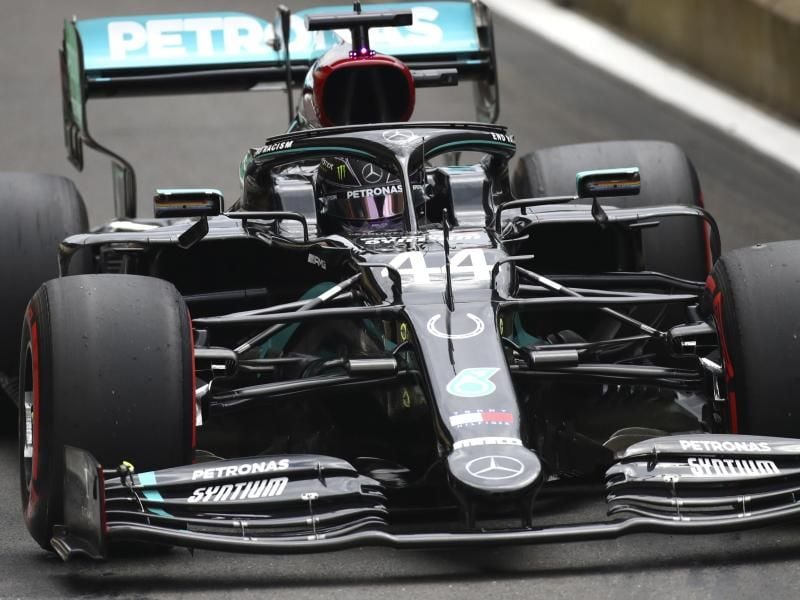 Nicht einzuholen: Lewis Hamilton fährt im Training Tagesbestzeit. Foto: Ben Stansall/Pool AFP/AP/dpa