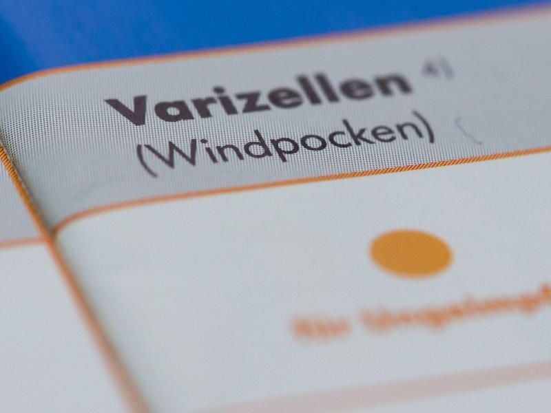 Die Ständige Impfkommission empfiehlt die Windpocken-Impfung für jedes Kind. Die Impfung schützt vor der hoch ansteckenden Infektion mit Varizellen. Foto: Lukas Schulze/dpa