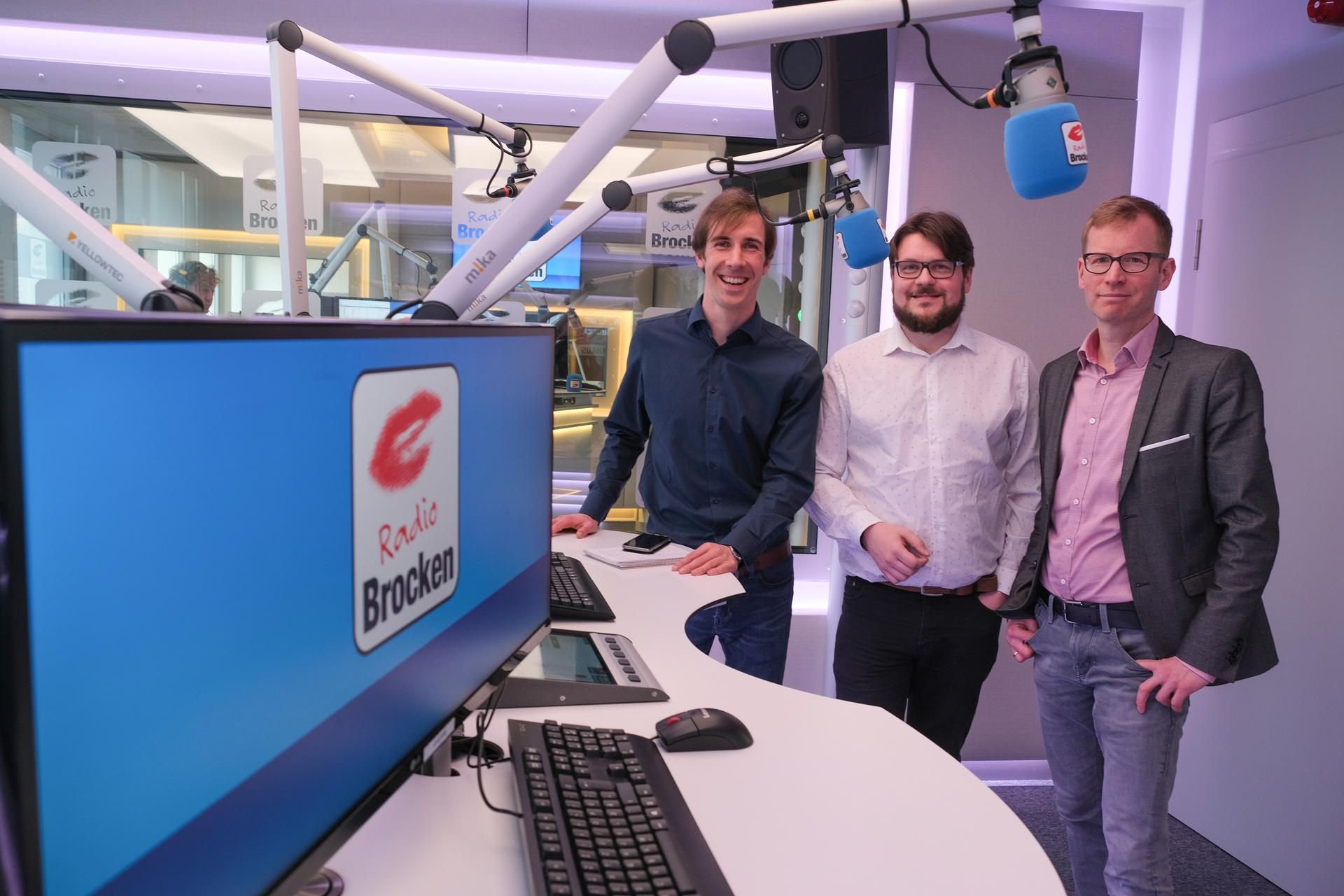 Sie fühlen jeden Tag den Magdeburger Politikern auf den Zahn - und berichten nun einmal in der Woche über ihre Erlebnisse und Erkenntnisse: Jan Schumann, Lars Frohmüller und Hagen Eichler (v.l.n.r.)