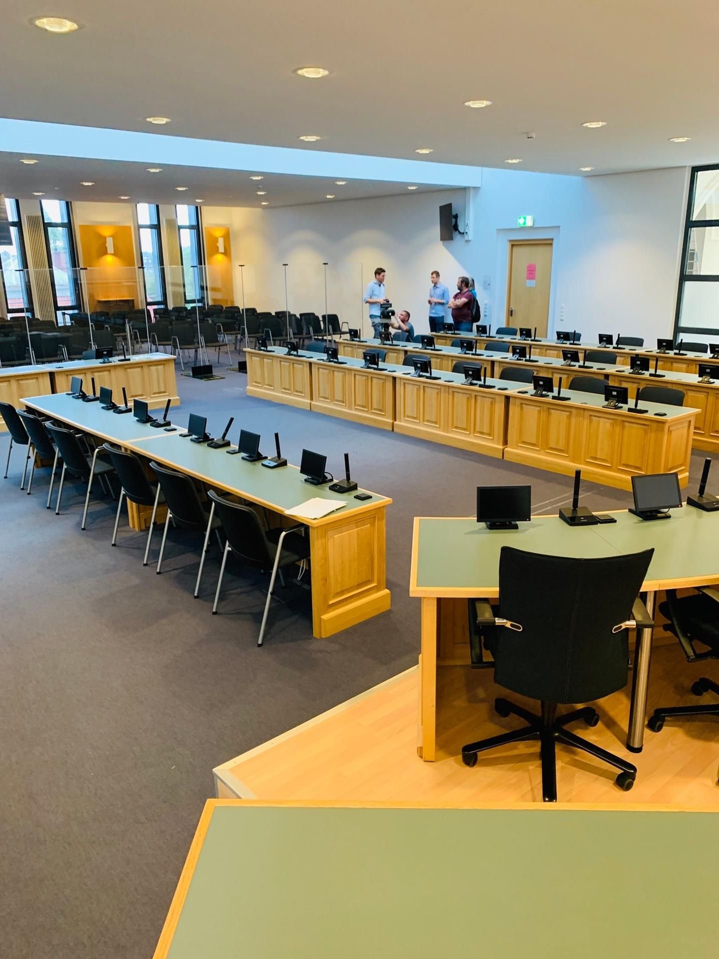 Fototermin in dem noch leeren Gerichtssaal in Magdeburg, in welchem in Kürze gegen den Halle Attentäter Stephan B. verhandelt werden soll.