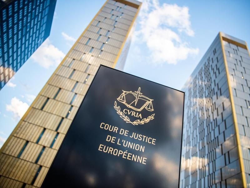 Bürotürme des Europäischen Gerichtshofs mit der Aufschrift "Cour de Justice de l'Union Europeene". Foto: Arne Immanuel Bänsch/dpa/Archivbild