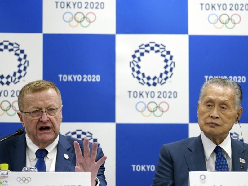 Yoshiro Mori (r), Präsident des OK von Tokio, und John Coates, Vorsitzender der Koordinierungskommission des IOC für 2020, bei einem Treffen zu den Sommerspielen. Foto: Eugene Hoshiko/AP