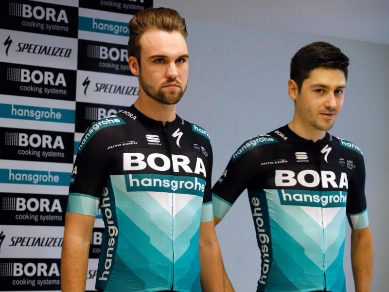 Gehen an den Start der 107. Tour de France: Maximilian Schachmann (l) und Emanuel Buchmann. Foto: Clara Margais/dpa