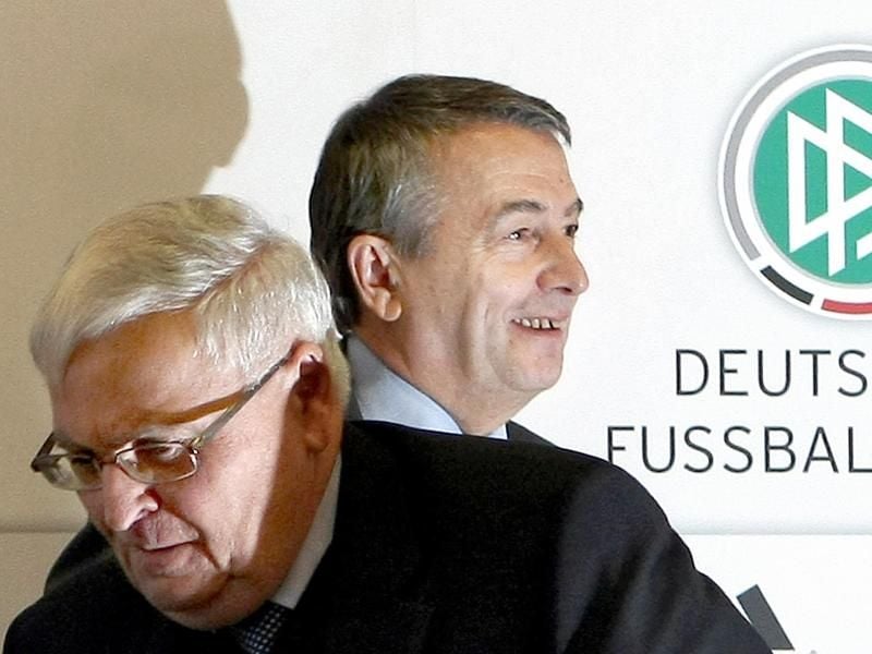 Im Zwielicht: Theo Zwanziger (l) und Wolfgang Niersbach droht ein Prozess. Foto: Fredrik von Erichsen
