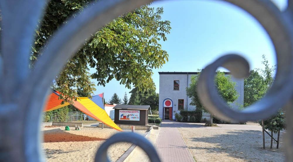 An dieser Stelle ist zwischen der bestehenden Kita und der Mauer an der Victor-Blüthgen-Straße der Erweiterungsbau geplant.