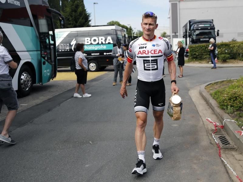 André Greipel mischt bei den Sprintankünften nicht mehr vorne mit. Foto: Christophe Ena/AP