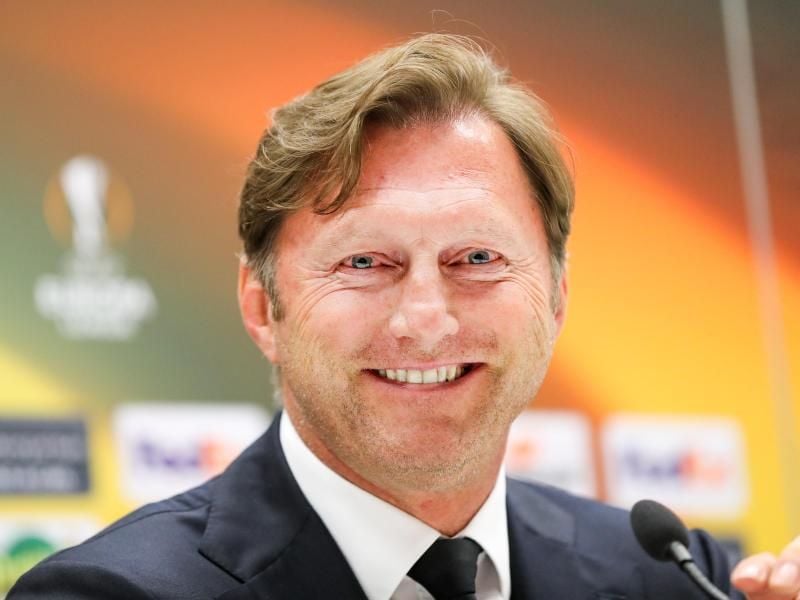 Hat vor dem Rückspiel bei Olympique Marseille gut lachen: RB-Coach Ralph Hasenhüttel. Foto: Jan Woitas