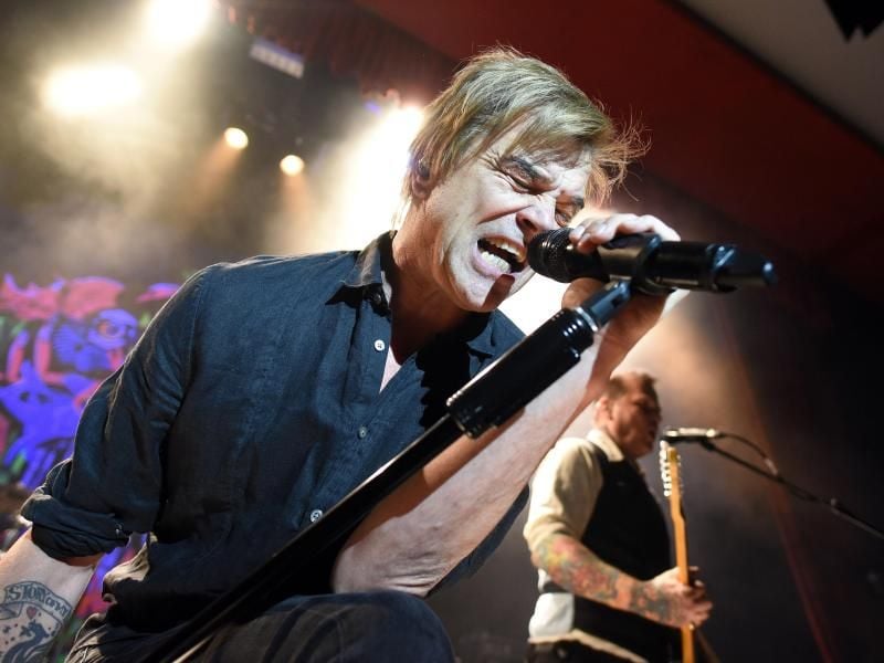 Neben Stücken des neuen Albums „Laune der Natur” gaben die Toten Hosen eine laute und schnelle Abfolge älterer Songs zum Besten. Foto: Henning Kaiser