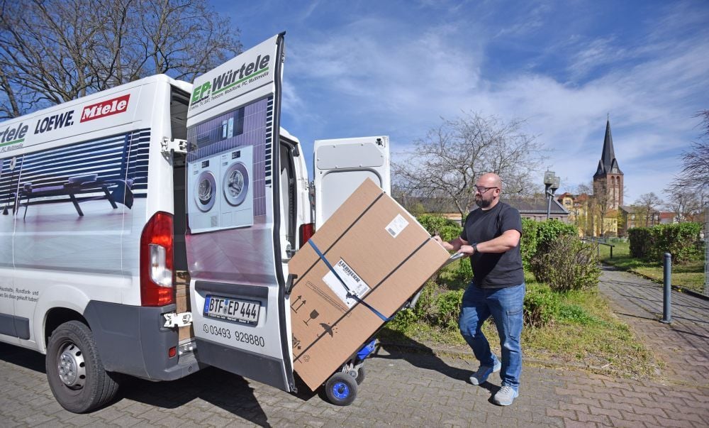 Wenn das Gerät des Kunden nicht mehr zu reparieren ist, wird von den Mitarbeitern auf Wunsch sofort ein neues geliefert.