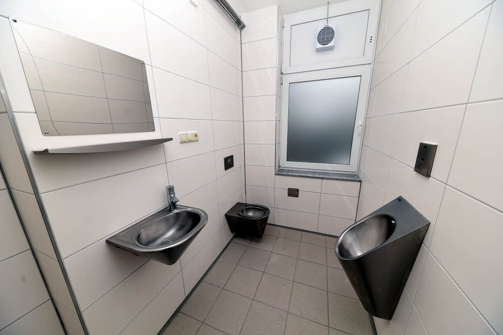 In der Augustenstraße 63 hat sich einiges getan. Nach der Sanierung gibt es dort zum Beispiel neue Sanitärräume.