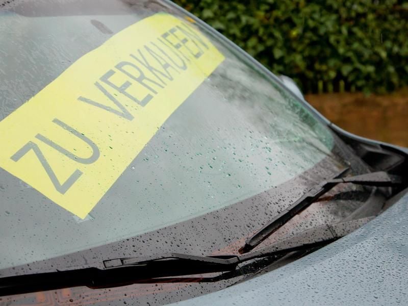 Auch auf einer Probefahrt kann ein Unfall passieren. In der Regel haftet der Fahrer für alle Schäden. Foto: Kai Remmers/dpa