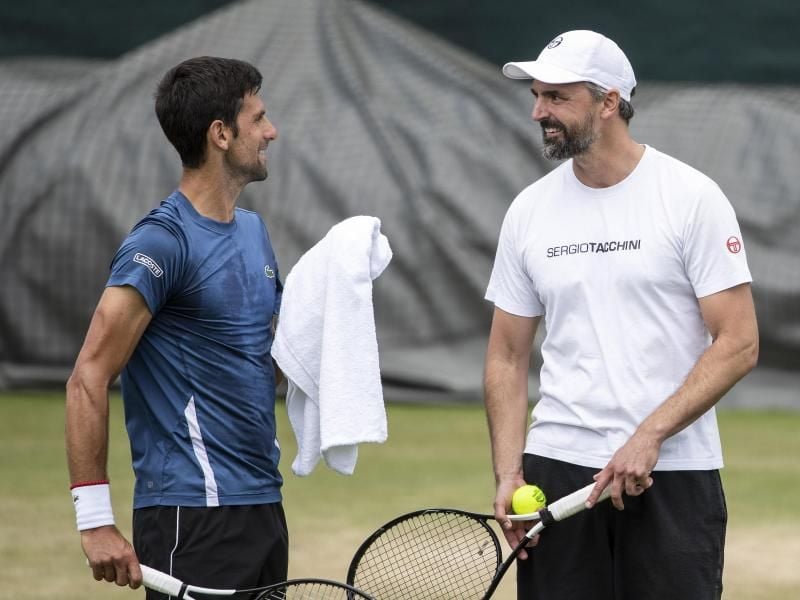 Titelverteidiger Novak Djokovic setzt in Wimbledon auch auf die Unterstützung von Goran Ivanisevic. Foto: Peter Klaunzer