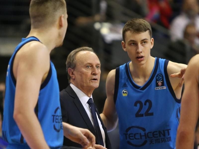 ALBA-Trainer Aito Garcia Reneses setzt auf junge Spieler wie Franz Wagner (r). Foto: Andreas Gora
