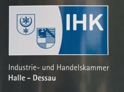 Die Industrie- und Handelskammer Halle-Dessau (IHK) warnt vor einer neuen Betrugsmasche. Demnach verschicken Unbekannte falsche Rechnungen für Handelsregistereinträge.
