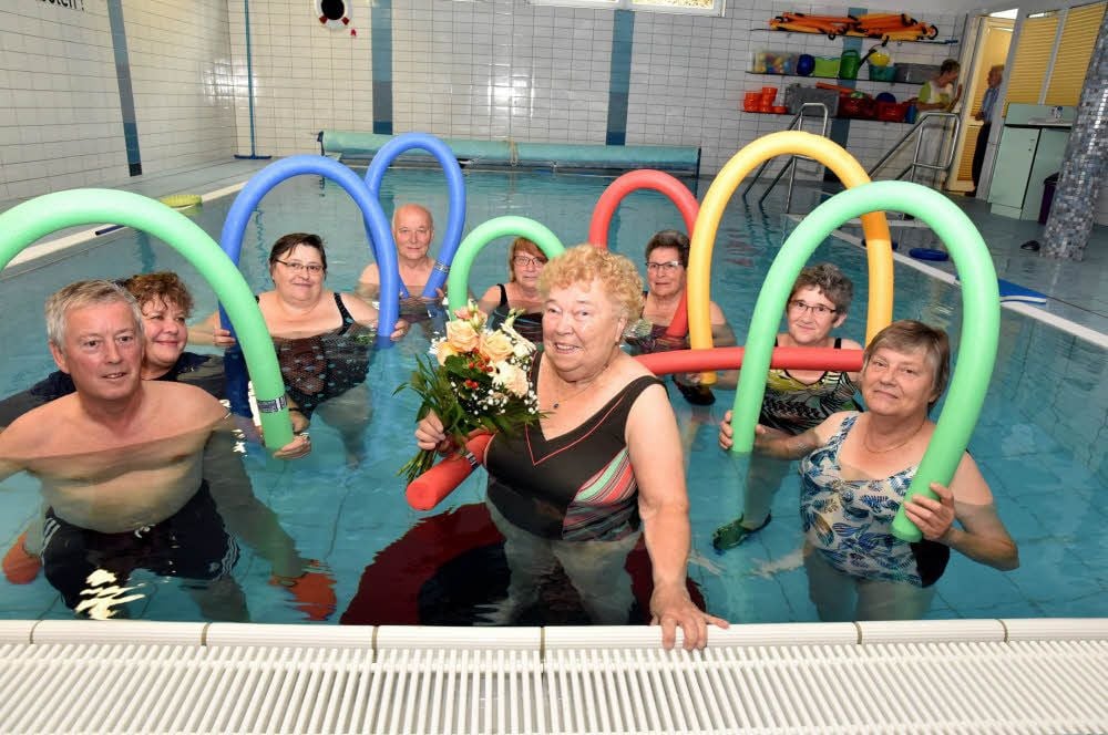 Wassergymnastik ist Ursula Marquardt wichtig. Auch an ihrem 90. Geburtstag ließ sie sich die Übungen nicht entgehen.