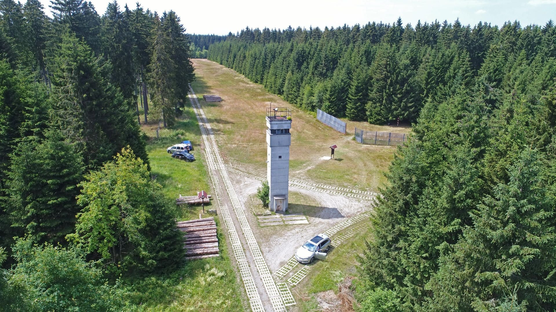 Sachsen-Anhalt: Blick auf das Grenzlanddenkmal in Sorge . Das ehemalige innerdeutsche Grenzland, das „Grüne Band“, soll zum Naturmonument erklärt werden.